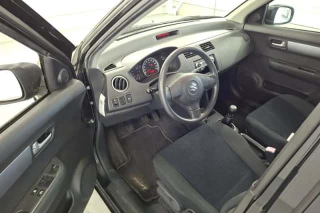 Suzuki Swift (2008) thumbnail 6