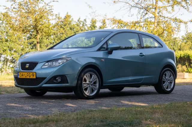 SEAT Ibiza (2010) thumbnail 2