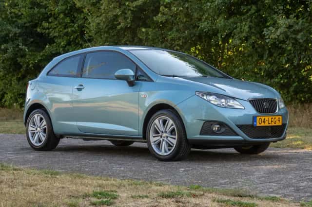 SEAT Ibiza (2010) thumbnail 3