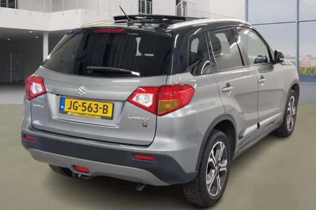 Suzuki Vitara (2016) thumbnail 3