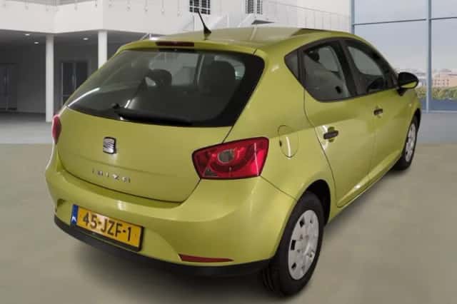 SEAT Ibiza (2009) thumbnail 3