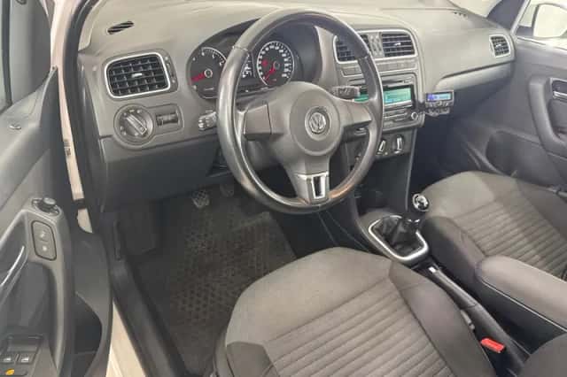 Volkswagen Polo (2013) thumbnail 5