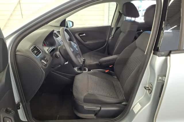 Volkswagen Polo (2013) thumbnail 6