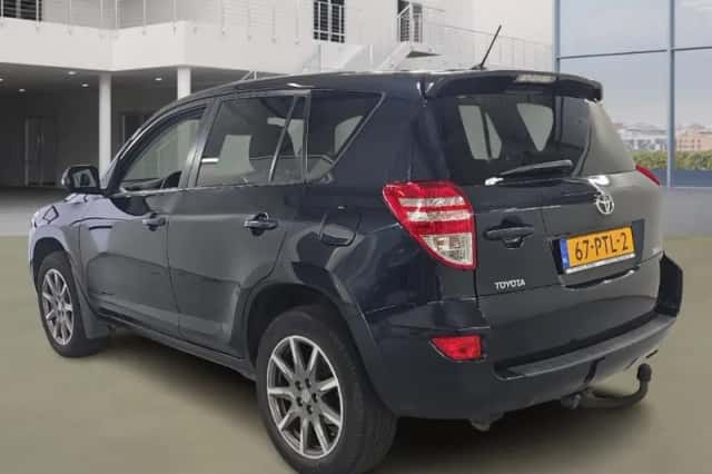 Toyota RAV4 (2011) thumbnail 4