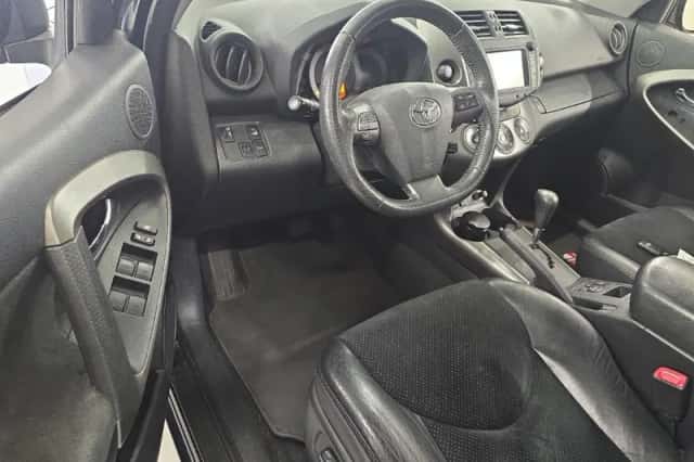 Toyota RAV4 (2011) thumbnail 6