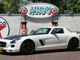 Mercedes-Benz SLS