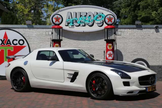 Mercedes-Benz SLS (2014) thumbnail 2