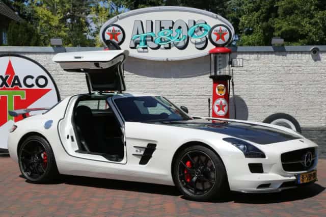 Mercedes-Benz SLS (2014) thumbnail 17
