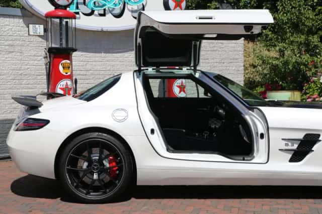 Mercedes-Benz SLS (2014) thumbnail 21