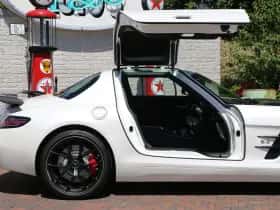 Mercedes-Benz SLS (2014) thumbnail 21