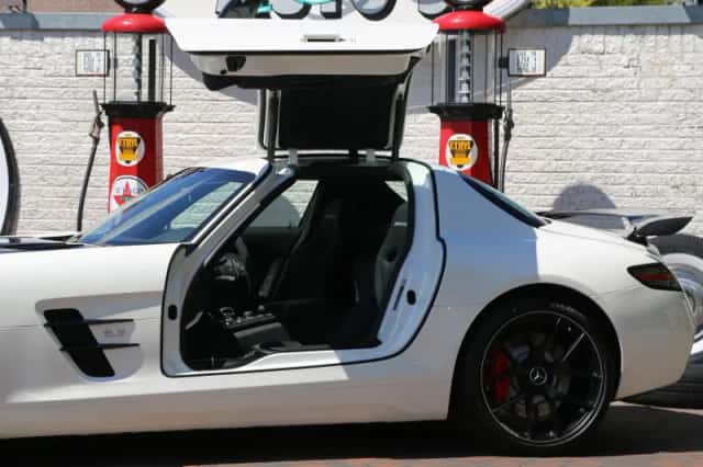 Mercedes-Benz SLS (2014) thumbnail 25