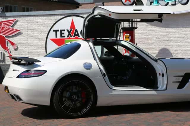 Mercedes-Benz SLS (2014) thumbnail 29