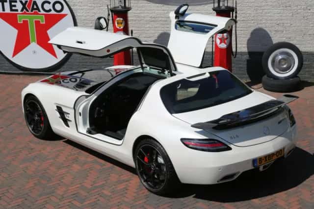 Mercedes-Benz SLS (2014) thumbnail 33