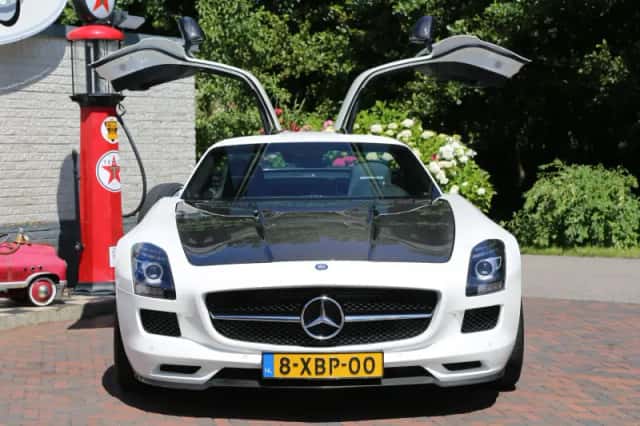 Mercedes-Benz SLS (2014) thumbnail 37