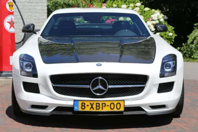 Mercedes-Benz SLS (2014) thumbnail 38