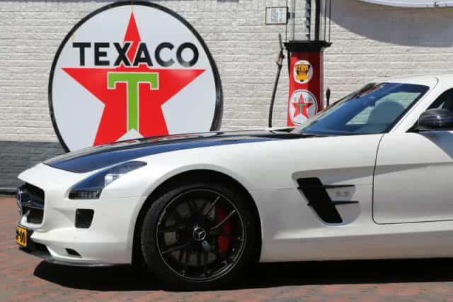 Mercedes-Benz SLS (2014) thumbnail 7