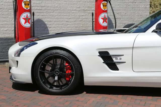 Mercedes-Benz SLS (2014) thumbnail 10