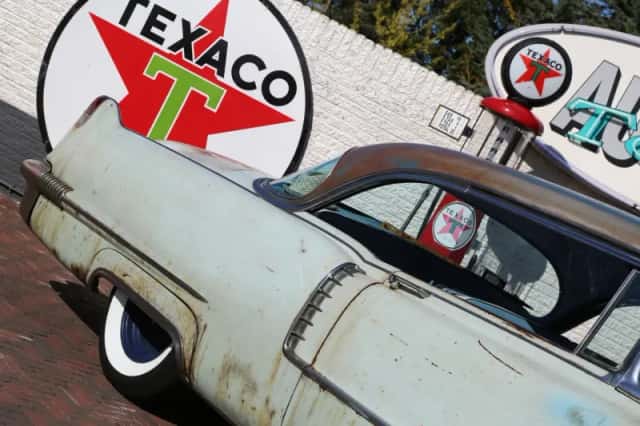 Cadillac Coupe de Ville (1956) thumbnail 10