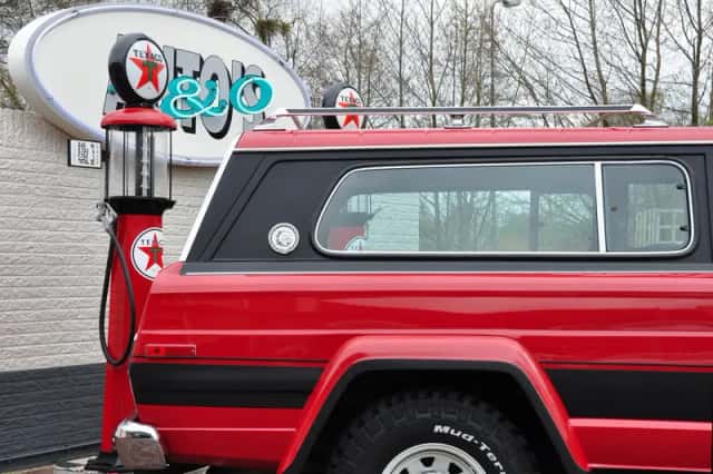 Jeep Cherokee (1980) thumbnail 6