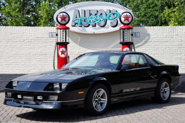 Chevrolet Camaro (1987) thumbnail 1