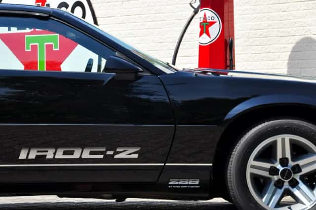 Chevrolet Camaro (1987) thumbnail 11