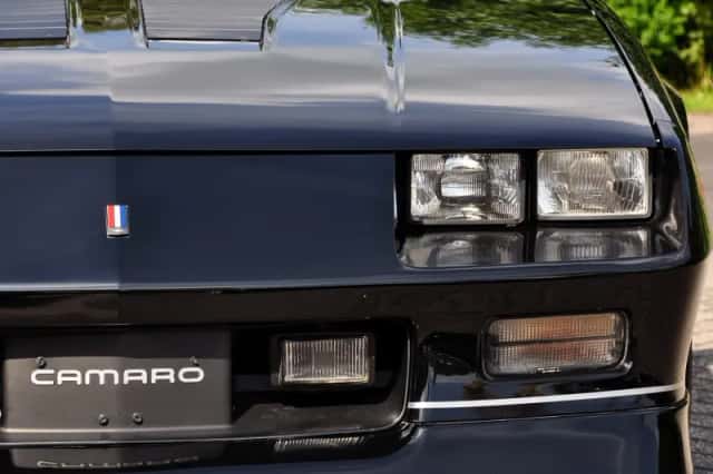 Chevrolet Camaro (1987) thumbnail 16