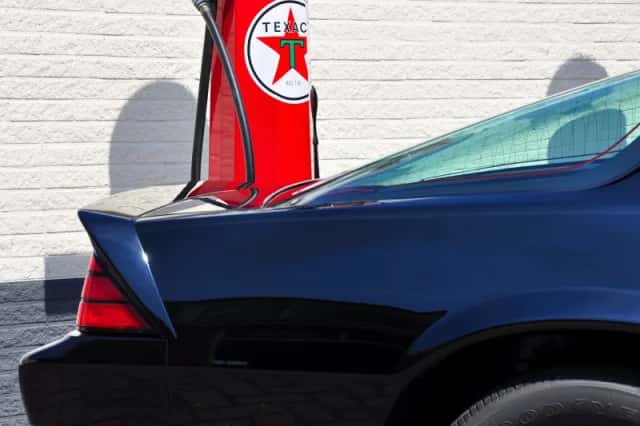 Chevrolet Camaro (1987) thumbnail 19