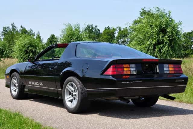 Chevrolet Camaro (1987) thumbnail 24
