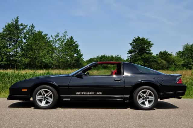 Chevrolet Camaro (1987) thumbnail 25