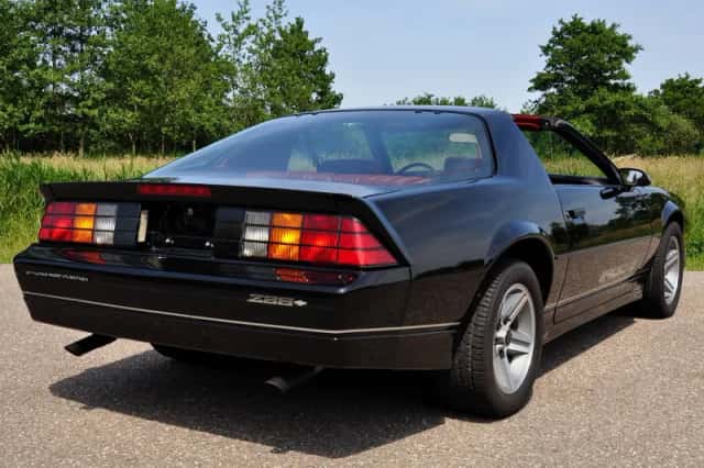 Chevrolet Camaro (1987) thumbnail 30