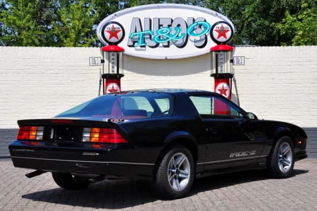 Chevrolet Camaro (1987) thumbnail 4