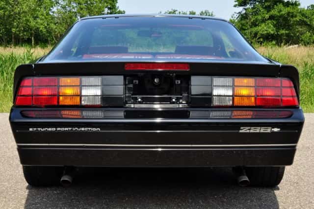 Chevrolet Camaro (1987) thumbnail 31