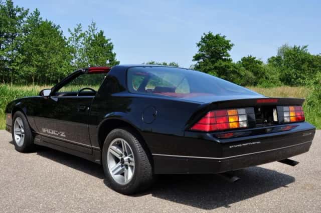Chevrolet Camaro (1987) thumbnail 32