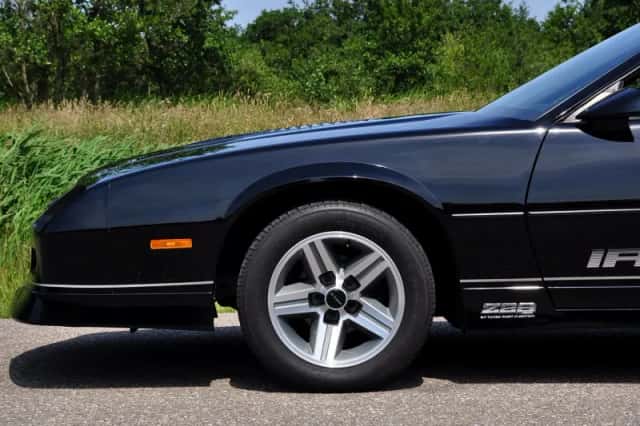Chevrolet Camaro (1987) thumbnail 33