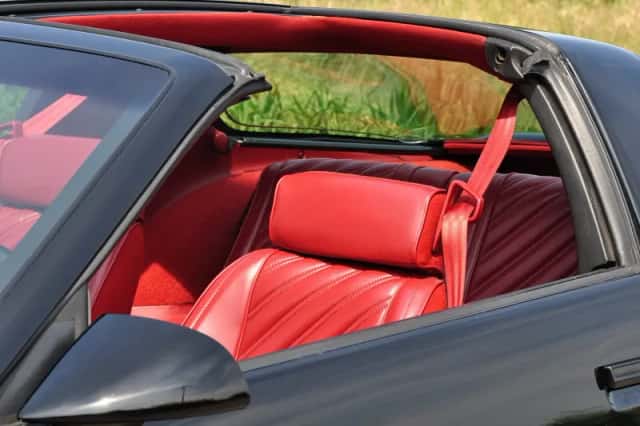 Chevrolet Camaro (1987) thumbnail 36