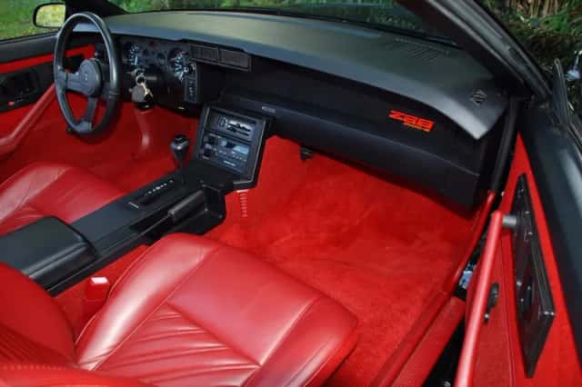 Chevrolet Camaro (1987) thumbnail 38