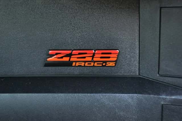 Chevrolet Camaro (1987) thumbnail 45