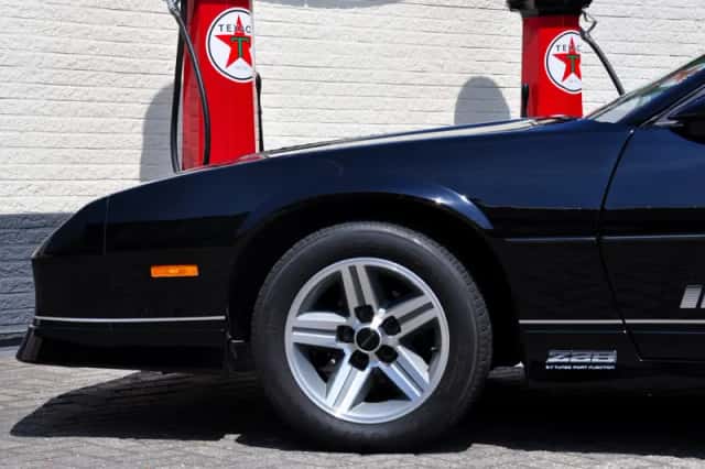 Chevrolet Camaro (1987) thumbnail 7