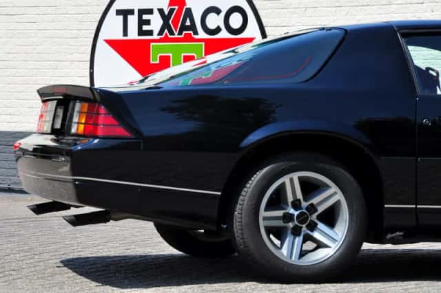 Chevrolet Camaro (1987) thumbnail 10