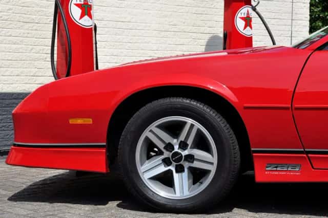 Chevrolet Camaro (1987) thumbnail 11