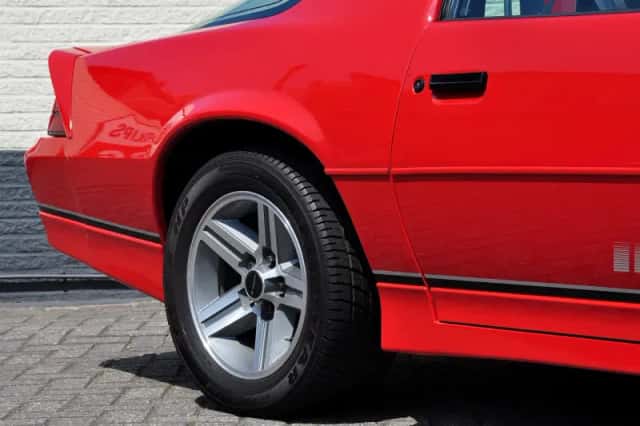 Chevrolet Camaro (1987) thumbnail 13