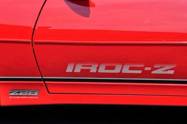 Chevrolet Camaro (1987) thumbnail 17