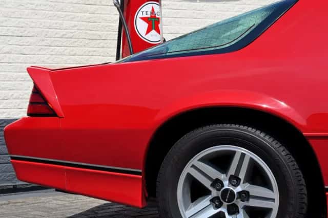 Chevrolet Camaro (1987) thumbnail 19