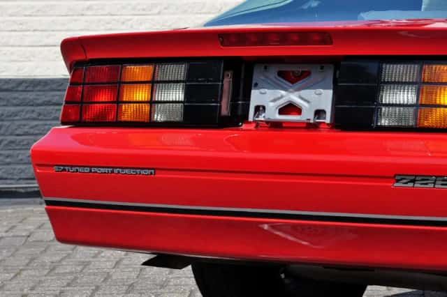 Chevrolet Camaro (1987) thumbnail 21