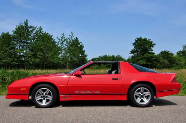 Chevrolet Camaro (1987) thumbnail 22