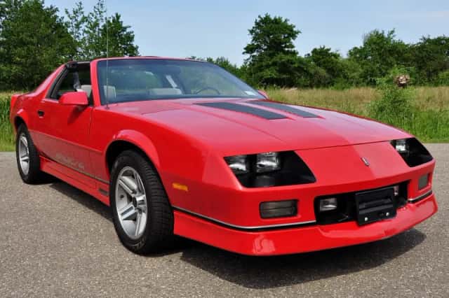 Chevrolet Camaro (1987) thumbnail 25