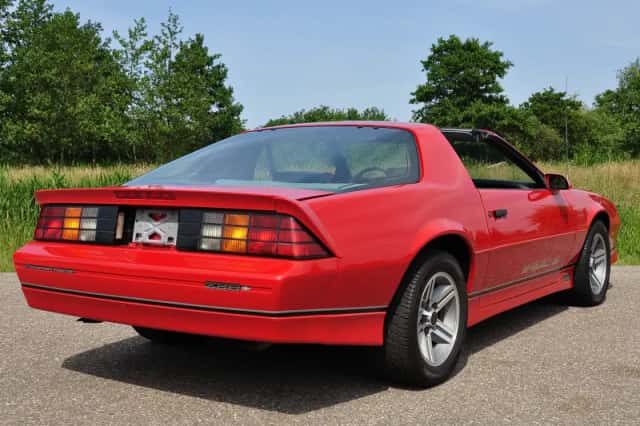 Chevrolet Camaro (1987) thumbnail 27