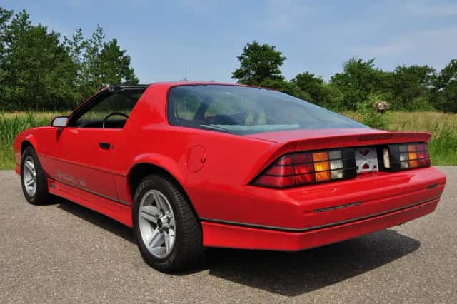 Chevrolet Camaro (1987) thumbnail 29