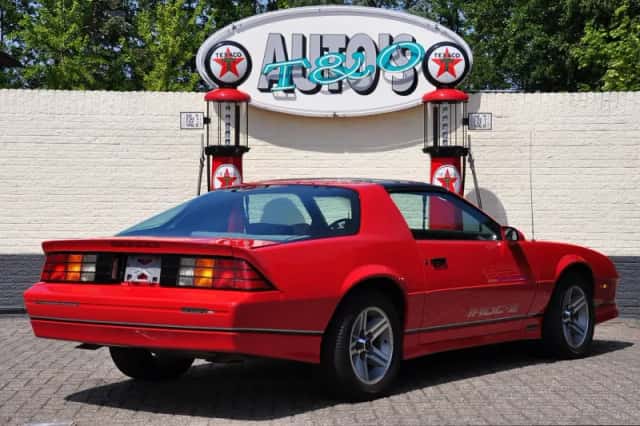 Chevrolet Camaro (1987) thumbnail 4