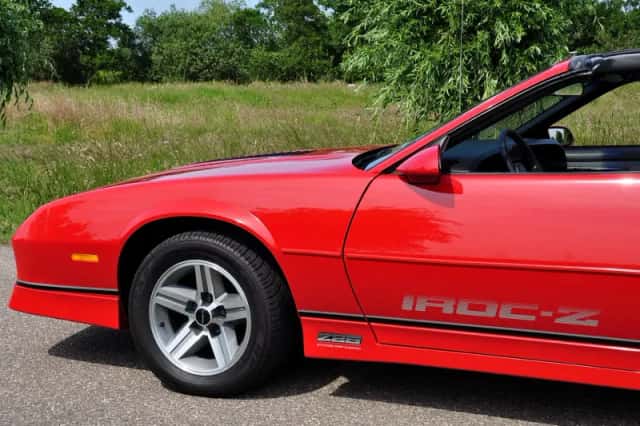 Chevrolet Camaro (1987) thumbnail 32